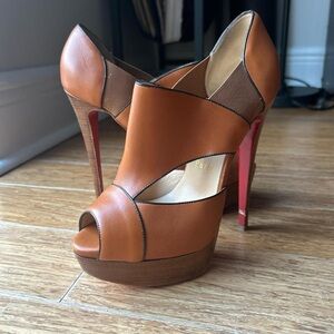 Brown Leather Peep-Toe Platform Pumps